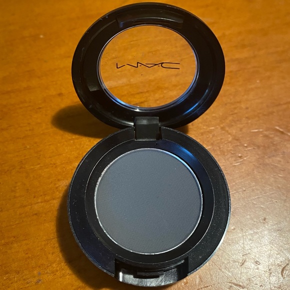 MAC Matte Eye Shadow Greystone - Picture 6 of 16